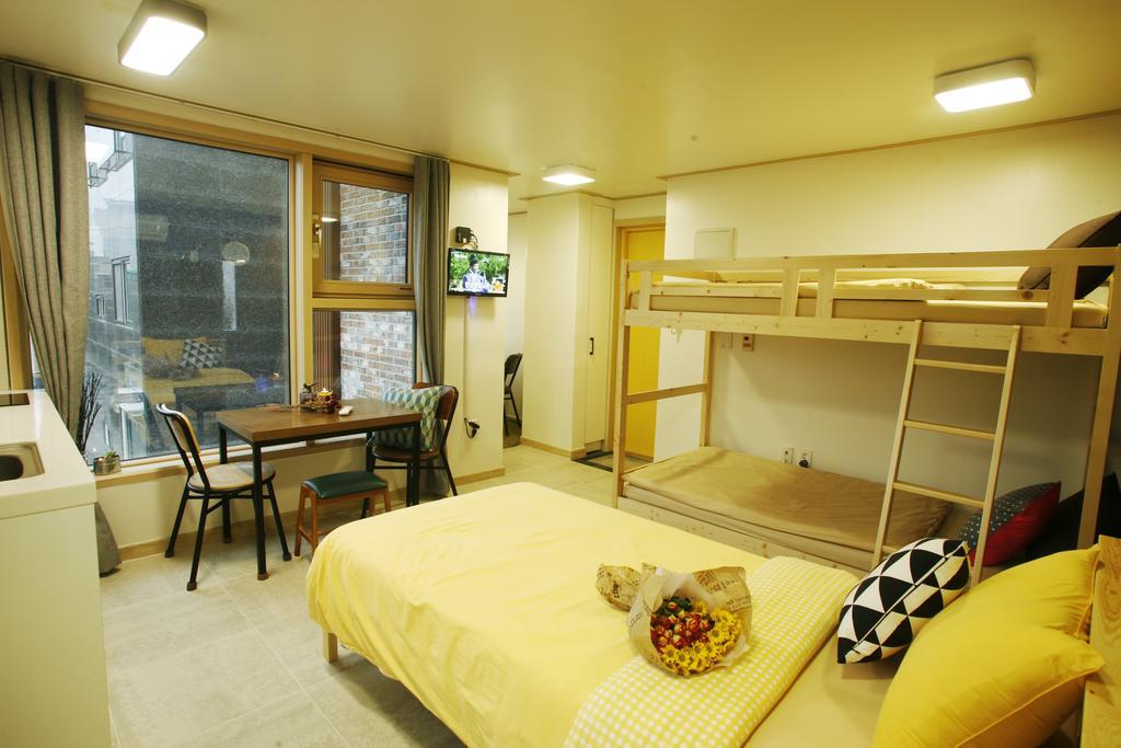 Apartment Travelers Planet Type